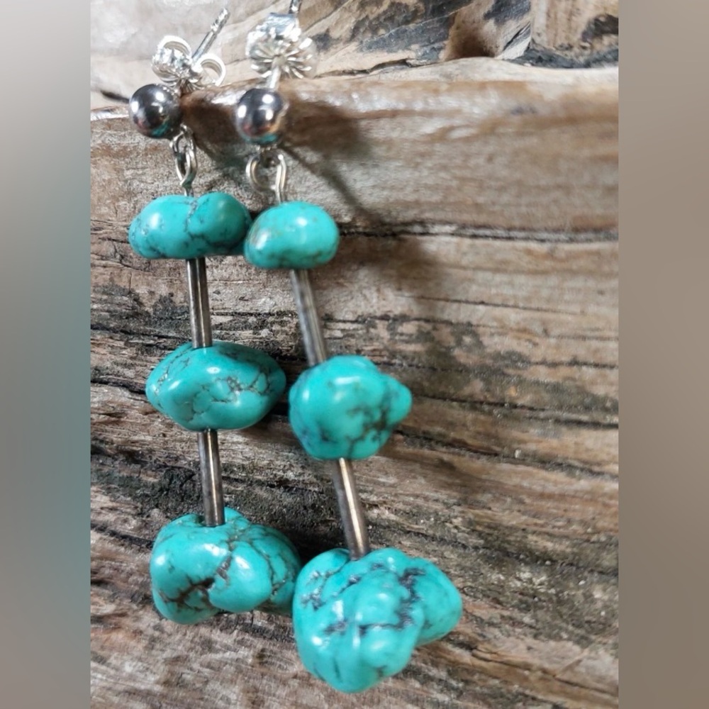 Vintage Native American Turquoise Nugget Silver Dangle Earrings - Picture 5 of 5